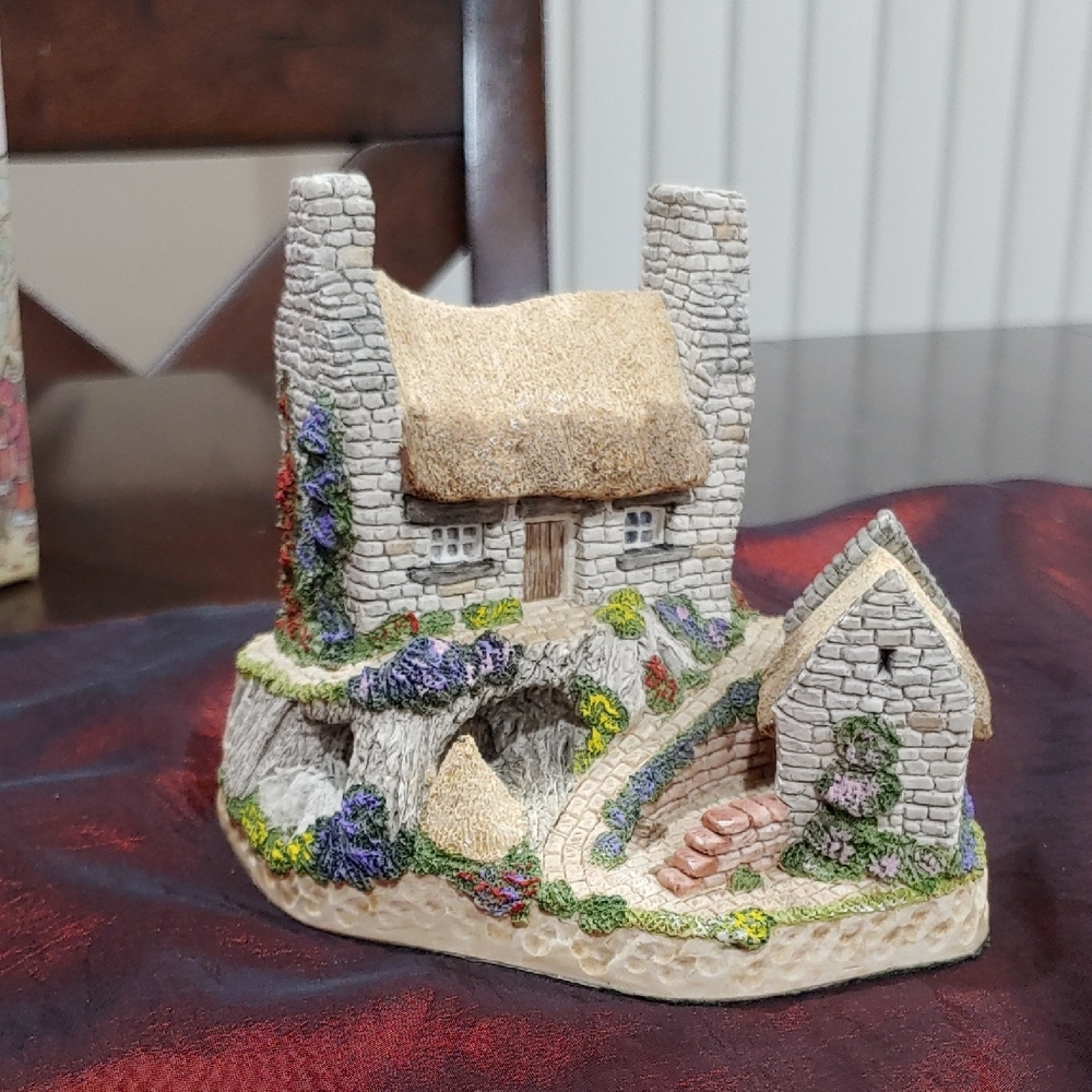 Charming Irish Collection Stone Cottage Figurine